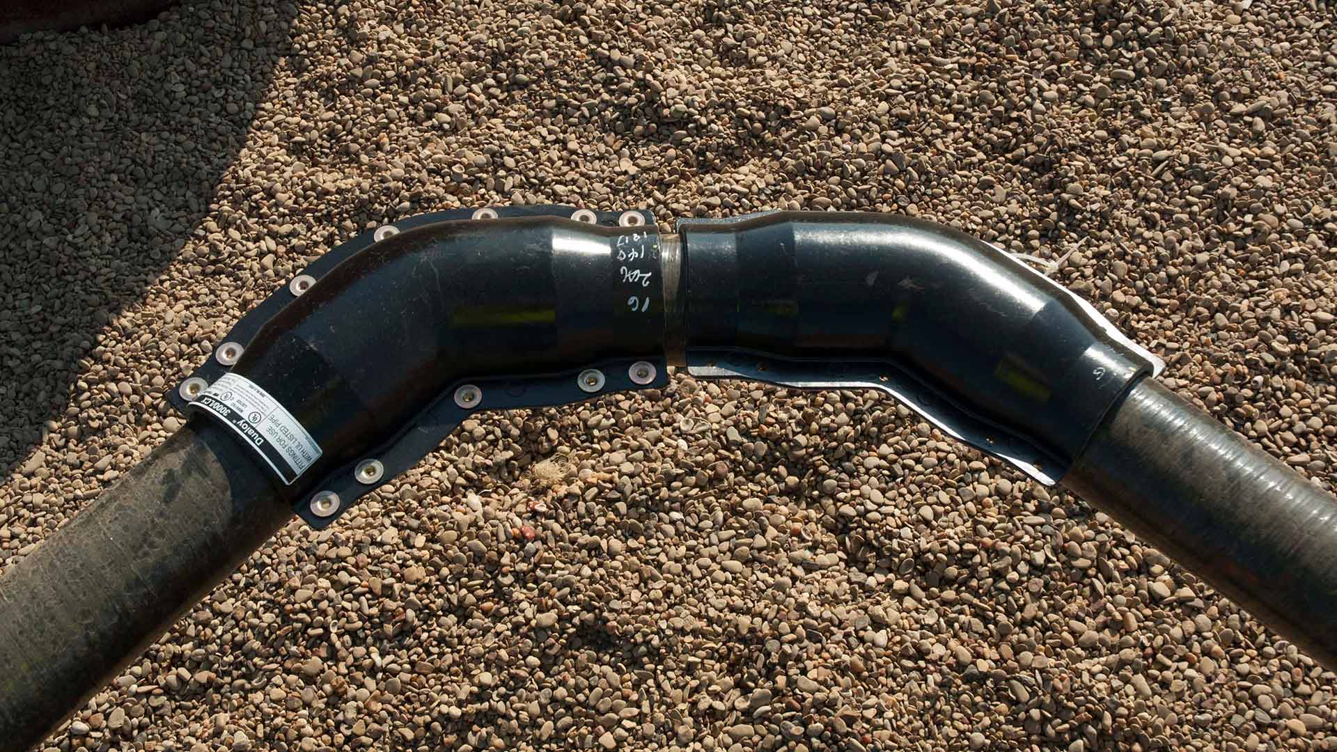 Dualoy_Pipe_Connection_Closeup